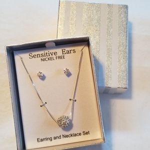 New! Silver necklace set